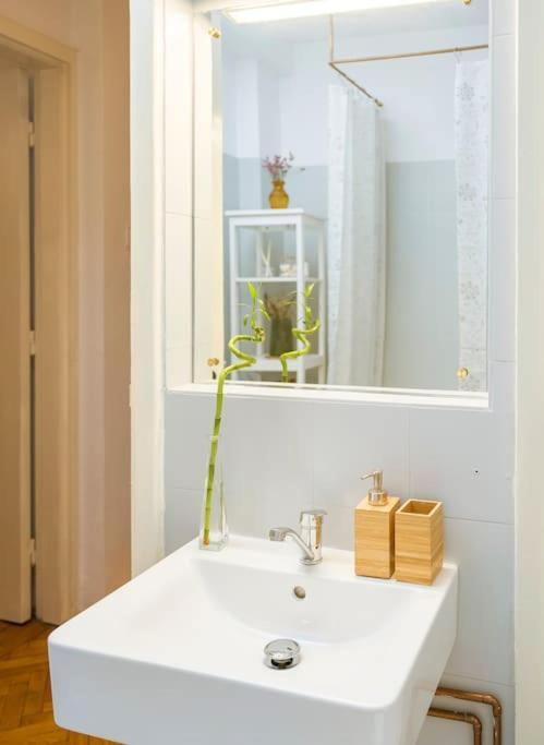Ultra-Central University Square Apartament Apartament Bukares Bagian luar foto