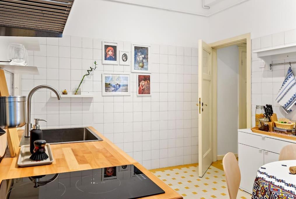 Ultra-Central University Square Apartament Apartament Bukares Bagian luar foto
