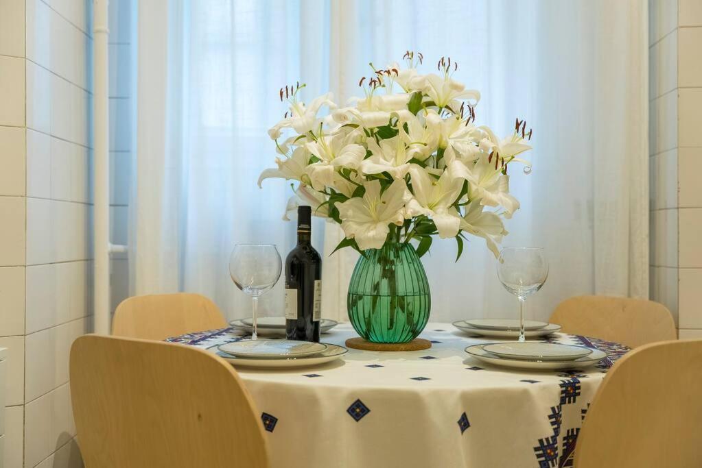 Ultra-Central University Square Apartament Apartament Bukares Bagian luar foto