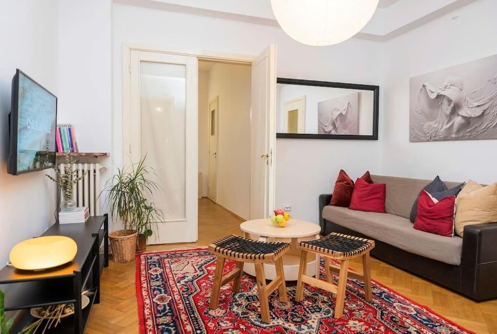 Ultra-Central University Square Apartament Apartament Bukares Bagian luar foto